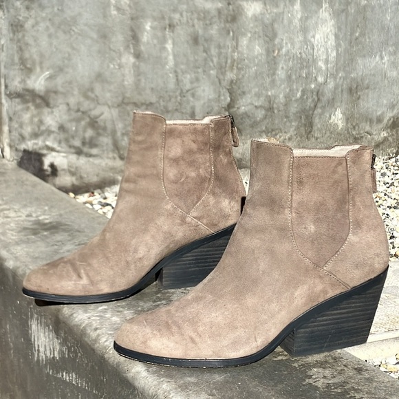 Eileen Fisher Suede Booties size 9 - Picture 5 of 12